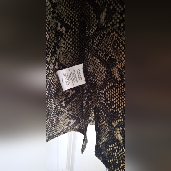 Rebecca malone womens sz small button up shirt green/black snake print bohemian - Picture 8 of 8